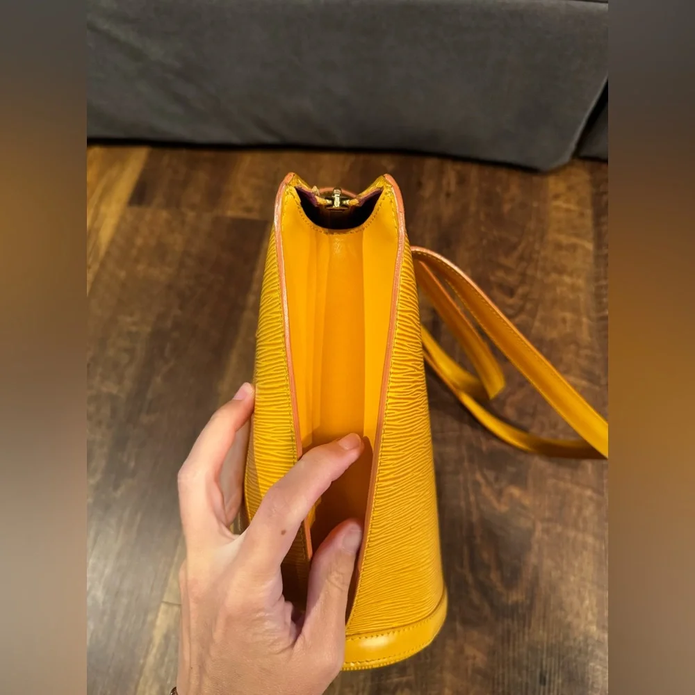 Louis Vuitton Yellow Epi Leather Saint Jacques MM Shoulder Bag - Picture 9 of 12